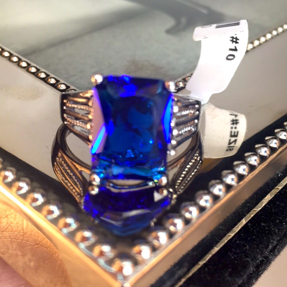 Gorgeous Blue Sapphire Simulated Ring Size 6 - Picture 2 of 4